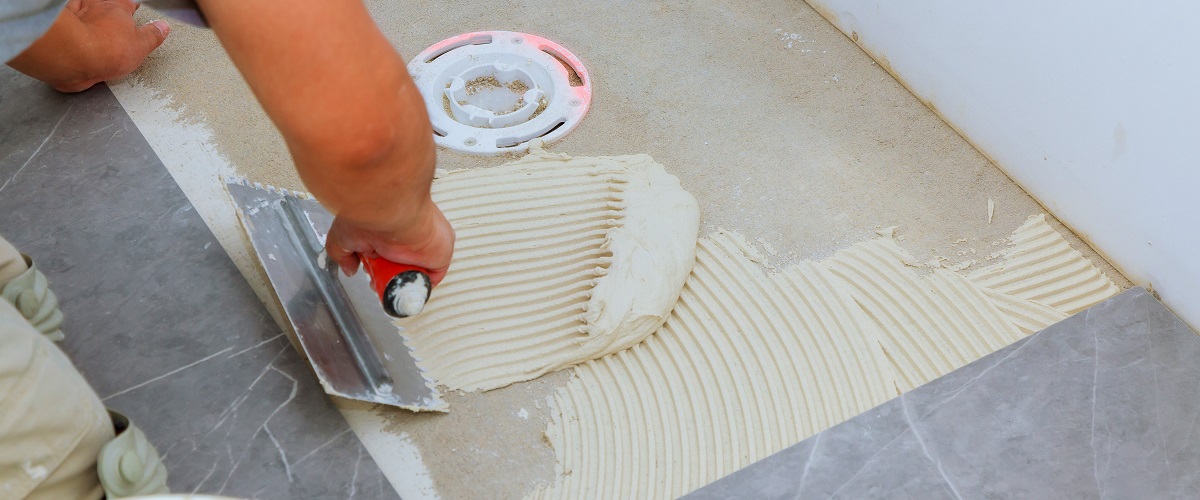 Materiales Naturales vs Azulejos, ¿cuál es la mejor opción para nuestro suelo?